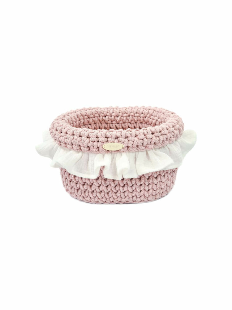 Koszyczek organizer do pokoju dziecięcego ręcznie pleciony - Różowy z białą falbanką muślinową