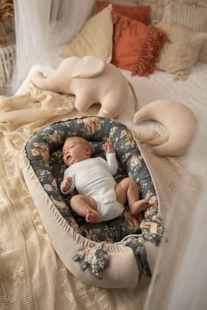 Kokon niemowlęcy misiowa polana (ciemne tło) - jasny beż