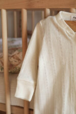 Ażurkowe śpioszki niemowlęce śmietanka - obrazek 4