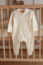 Ażurkowe śpioszki niemowlęce śmietanka - obrazek 7