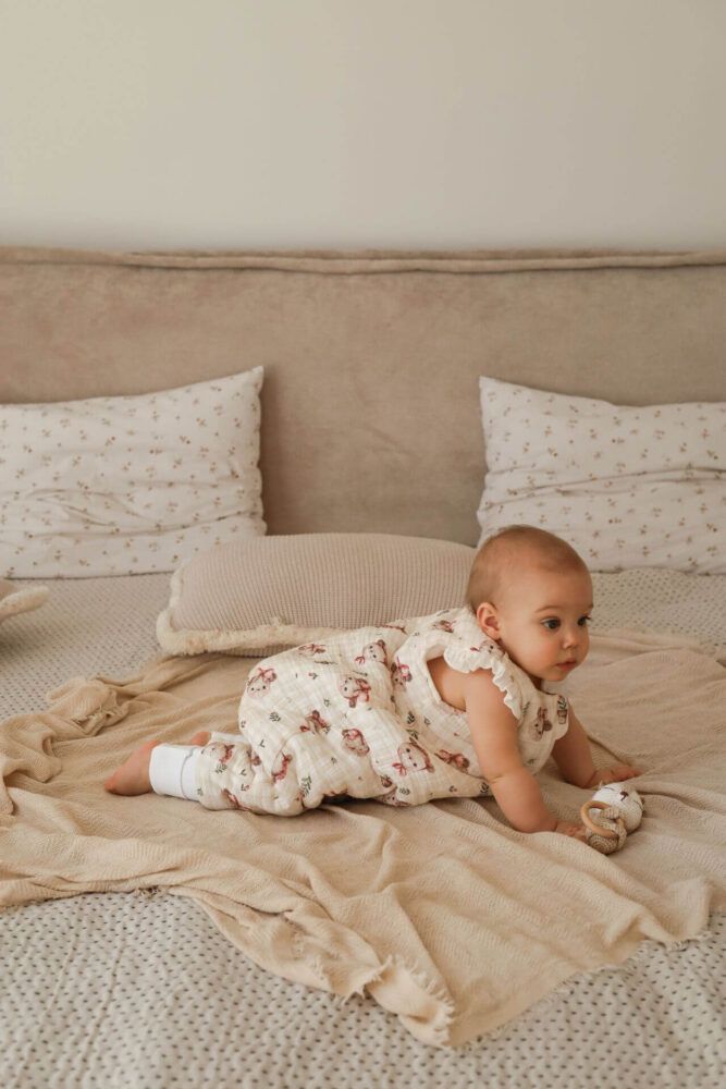 Śpiworek z nogawkami muślinowy premium do spania Miś z kokardką