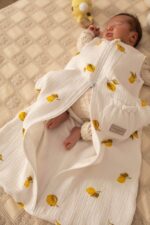 Letni muślinowy śpiworek dla niemowląt słoneczne owocki - cytrynki - obrazek 4