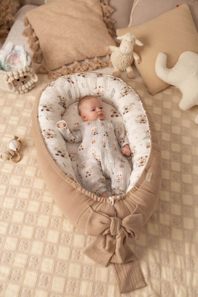 Kokon niemowlęcy premium owieczki w piżamkach + LinenLook cappuccino (+ materac i prześcieradło)