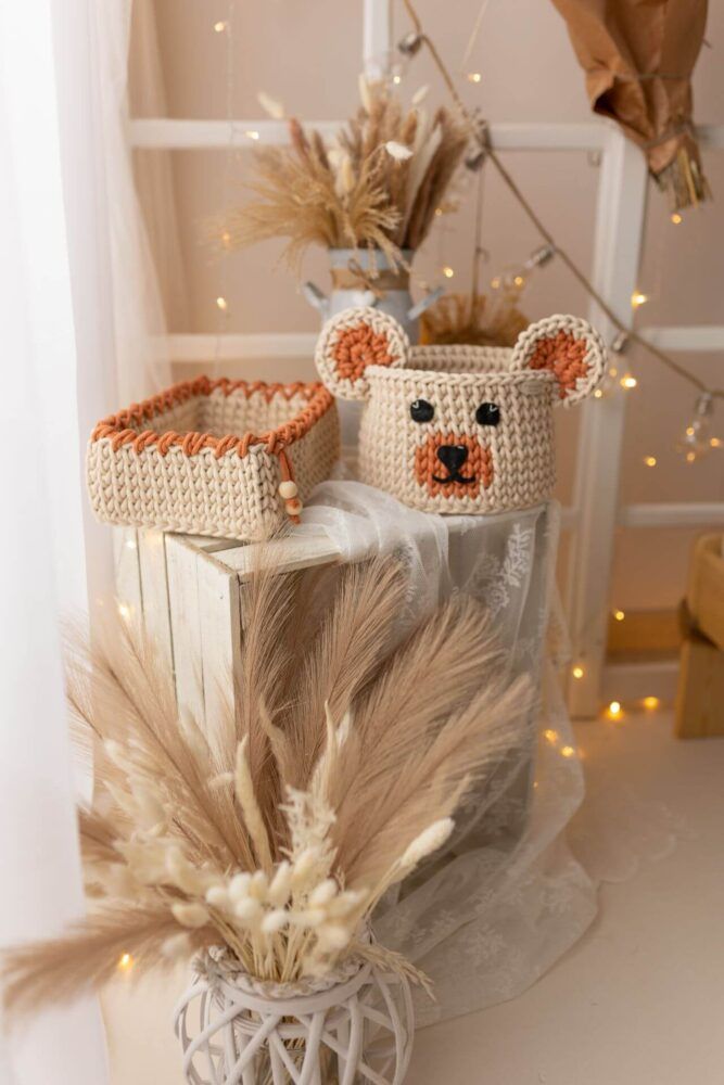 Koszyczek organizer do pokoju dziecięcego pleciony ręcznie – (miś, prostokąt) wanilia/ceglany