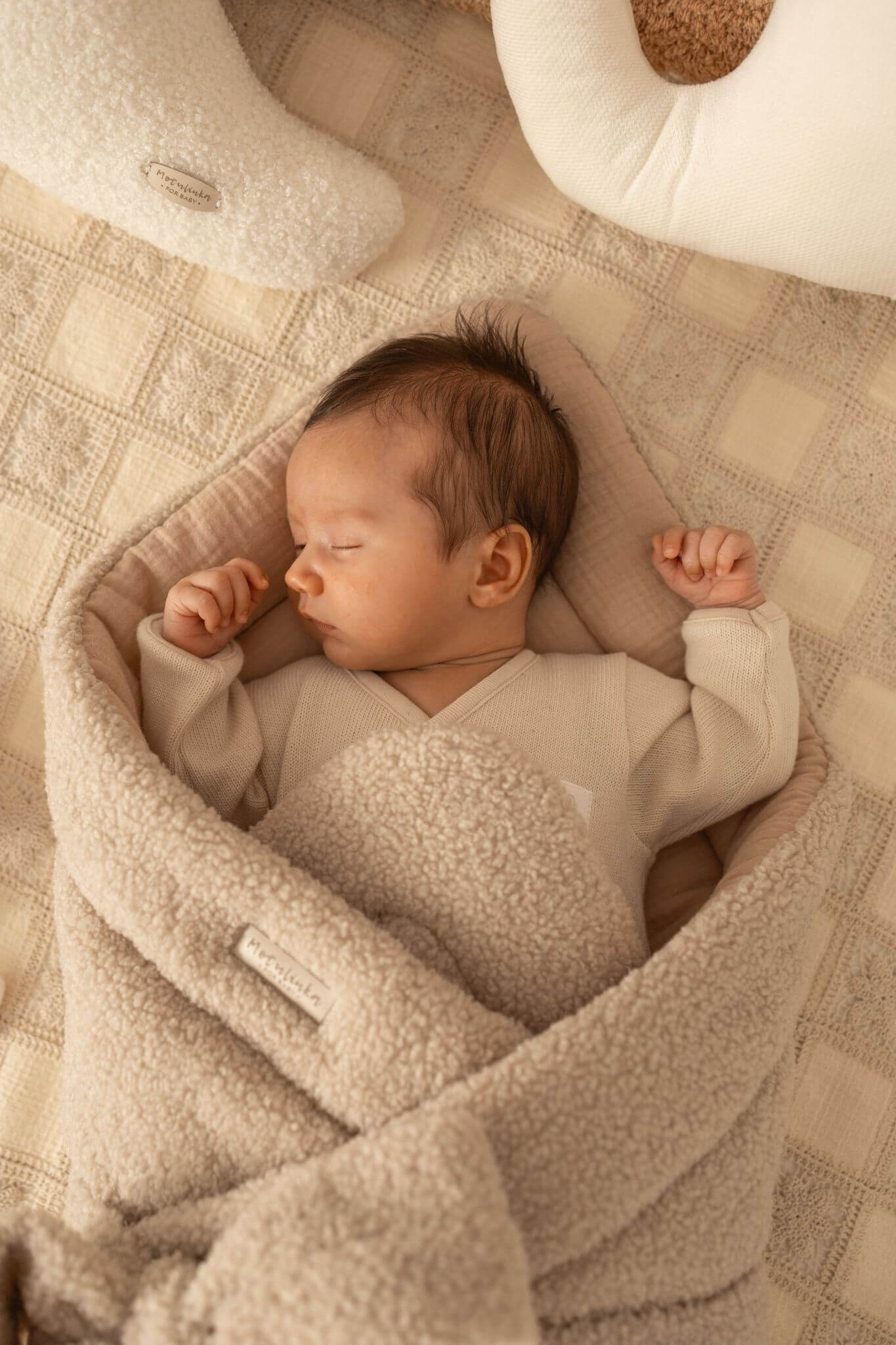 rozek niemowlecy pluszowy baranek muslin bez 2 Rożek niemowlęcy pluszowy baranek/muślin beż - obrazek 3