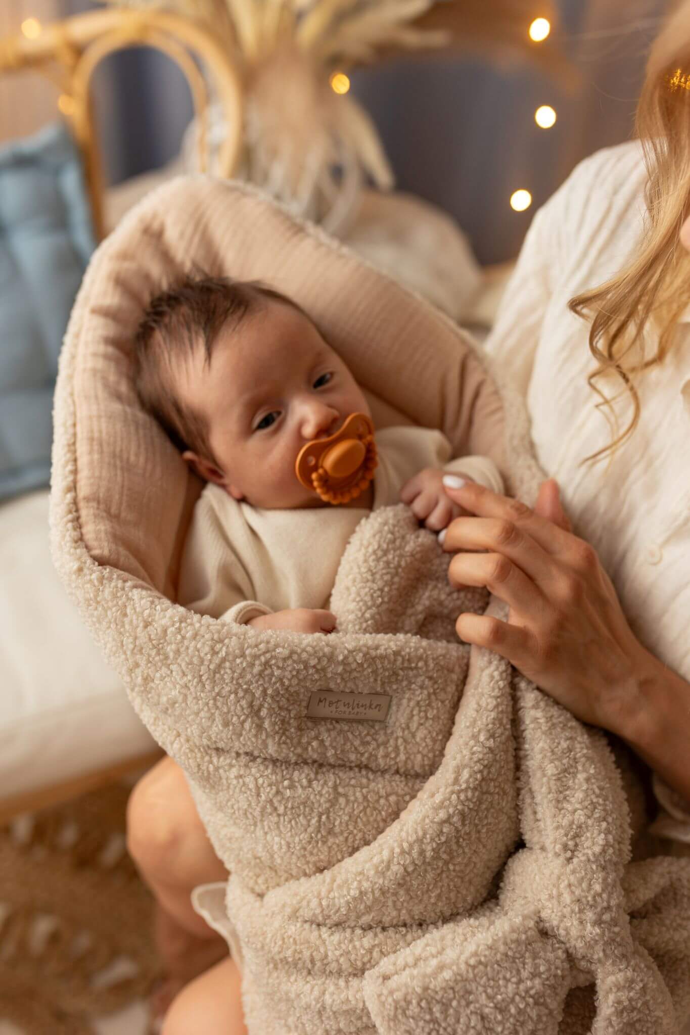 rozek niemowlecy pluszowy baranek muslin bez 4 Rożek niemowlęcy pluszowy baranek/muślin beż - obrazek 4