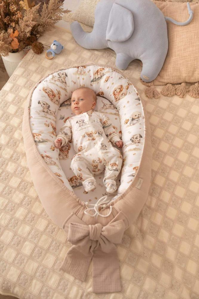 Kokon niemowlęcy premium pieskowe figle – beż (+ materac i prześcieradło)