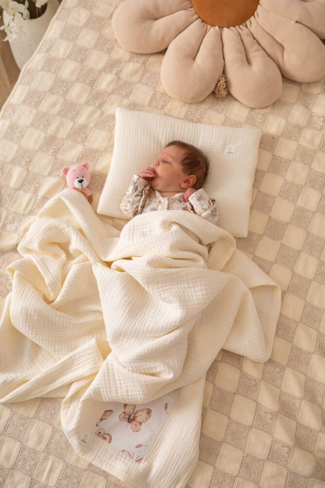Otulacz muślinowy niemowlęcy czterowarstwowy - kremowy, motylek