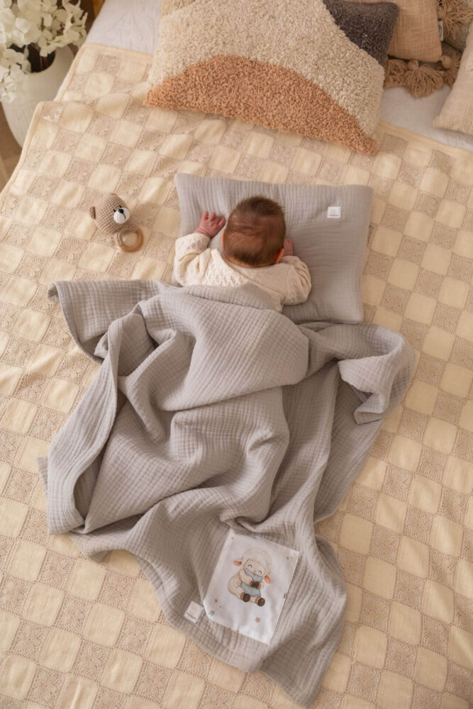 Four-layer baby muslin wrap - gray mist, sheep