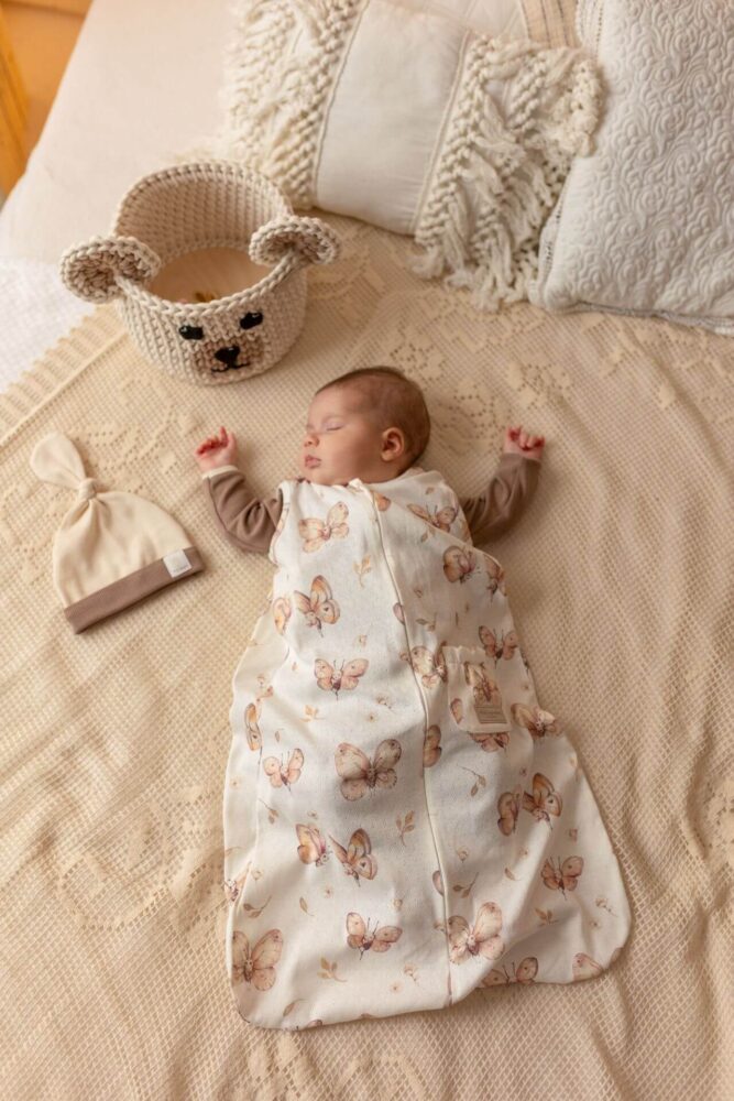 Openwork sleeping bag for babies in love butterflies