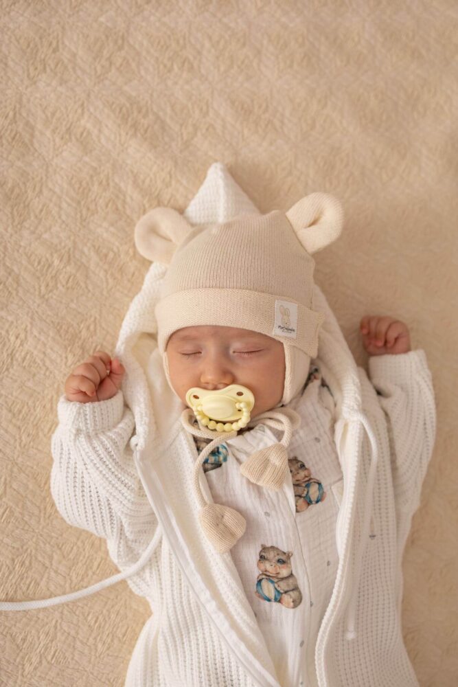 Czapeczka dzianinowa dla dzieci i niemowląt baby natural z uszkami wiązana