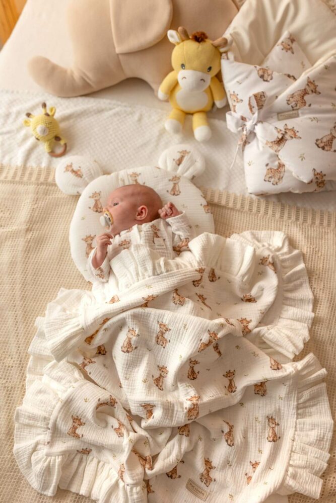 Kocyk muślinowy dla niemowląt (czterowarstwowy) / otulacz dwustronny z falbanką Żyrafki