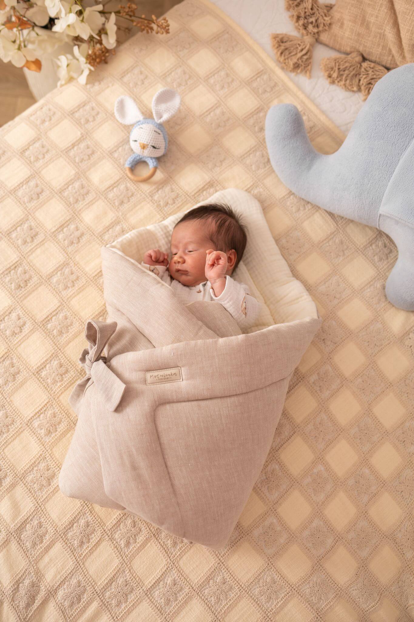 rozek lniano muslinowy piaskowy bez 5 Rożek niemowlęcy lniano muślinowy w jodełkę piaskowy beż - obrazek 1