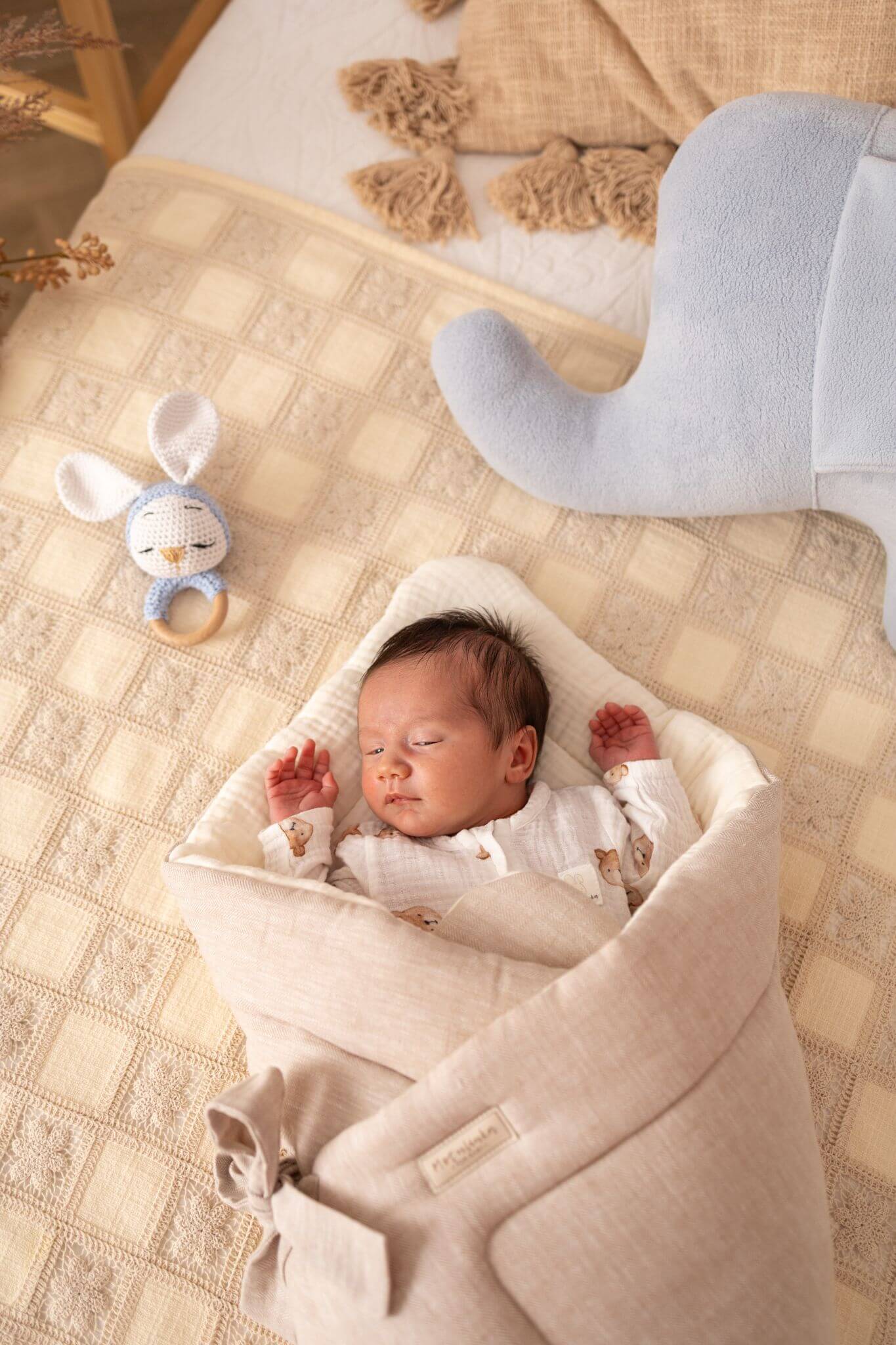 rozek lniano muslinowy piaskowy bez 6 Rożek niemowlęcy lniano muślinowy w jodełkę piaskowy beż - obrazek 5