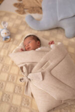 Rożek niemowlęcy lniano muślinowy w jodełkę piaskowy beż - obrazek 3