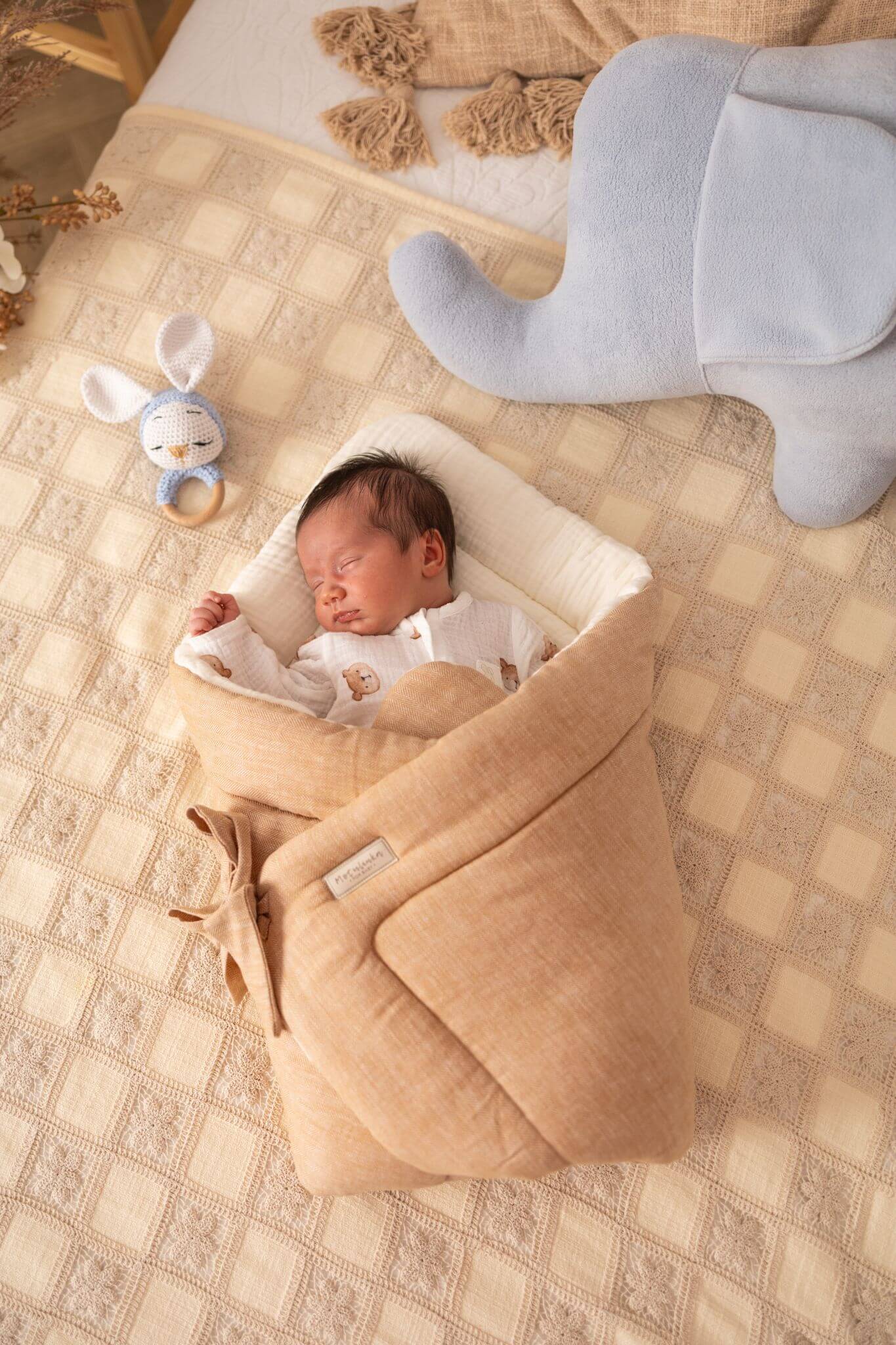 rozek lniany mleczny karmel 2 Rożek niemowlęcy lniano muślinowy w jodełkę mleczny karmel - obrazek 1