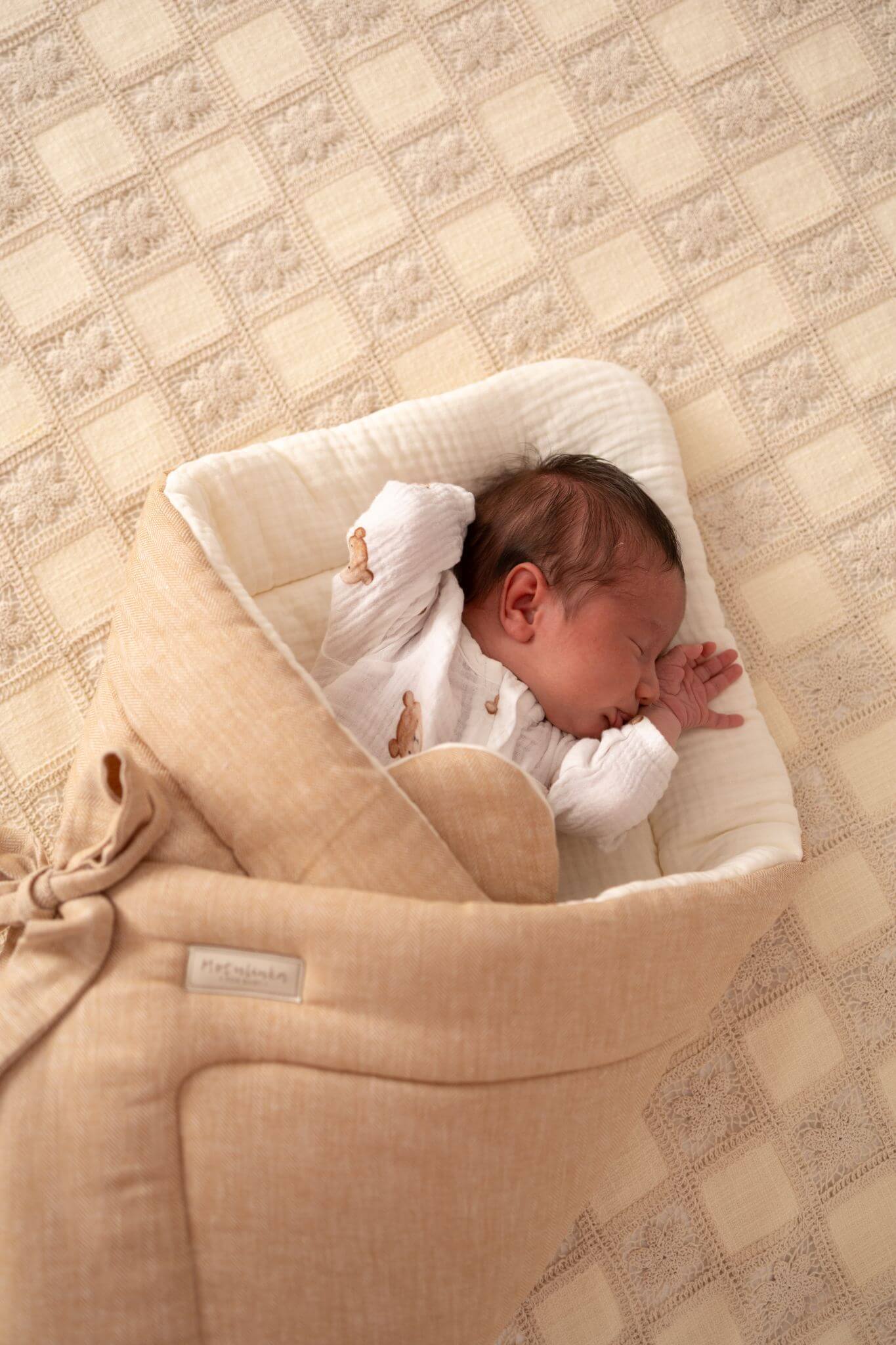 rozek lniany mleczny karmel 4 Rożek niemowlęcy lniano muślinowy w jodełkę mleczny karmel - obrazek 5