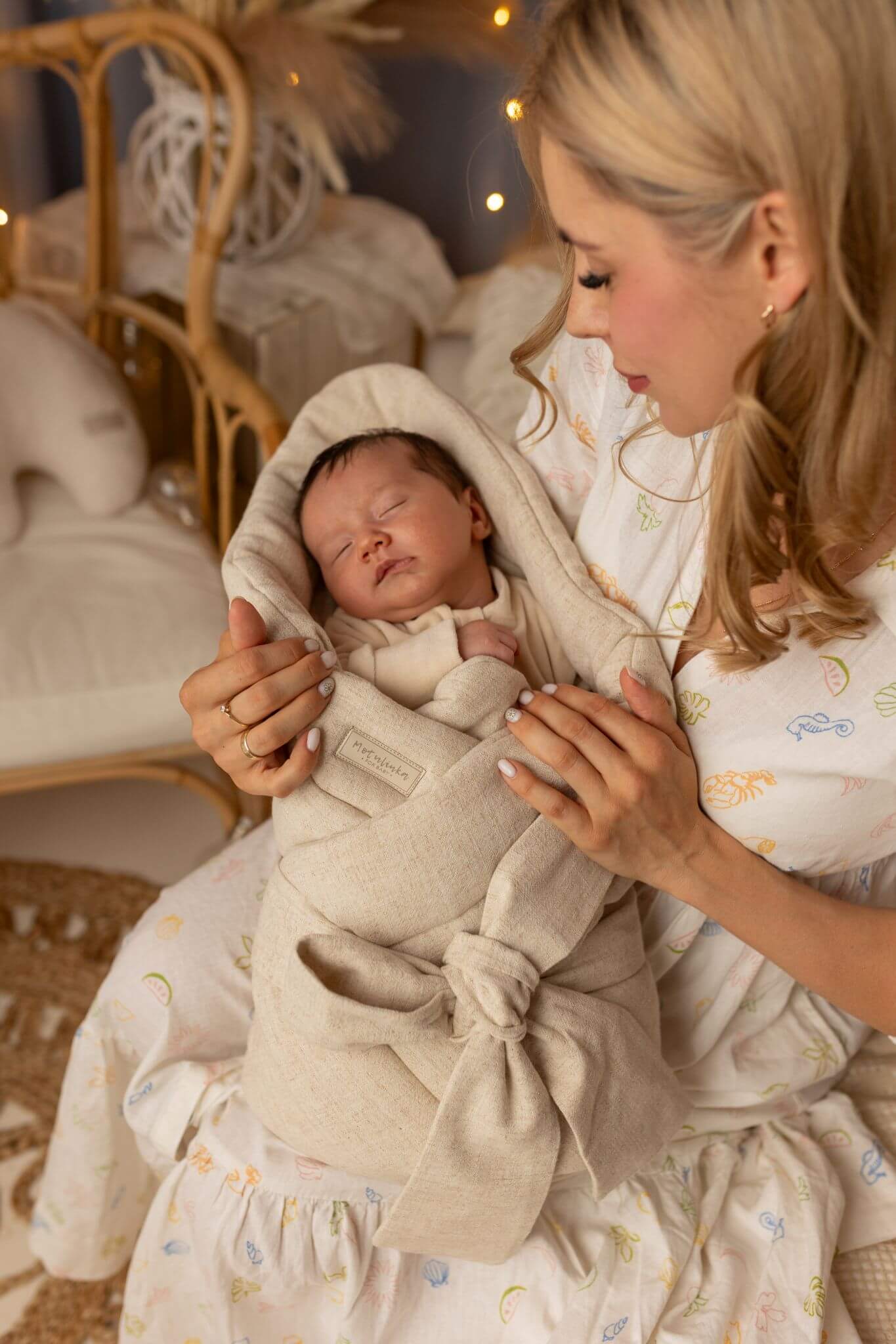 rozek niemowlecy lniano muslinowy piaskowy Rożek niemowlęcy lniano muślinowy w jodełkę piaskowy beż - obrazek 6