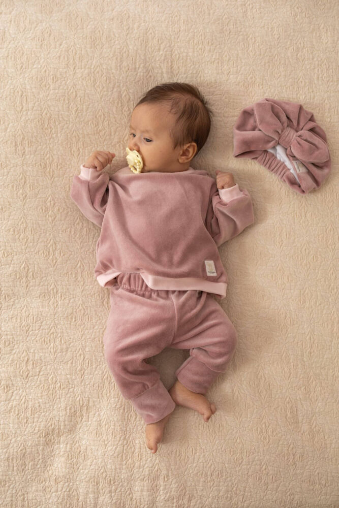 Komplet niemowlęcy welurowy - bluzeczka i spodenki różany
