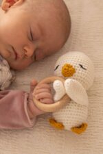 Grzechotka gryzak (dekoracyjna) 2w1 ręcznie pleciona kaczuszka - obrazek 2