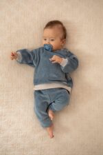 Komplet niemowlęcy welurowy – bluzeczka i spodenki old blue