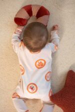 Ażurkowe śpioszki niemowlęce świąteczne ciasteczka - obrazek 4