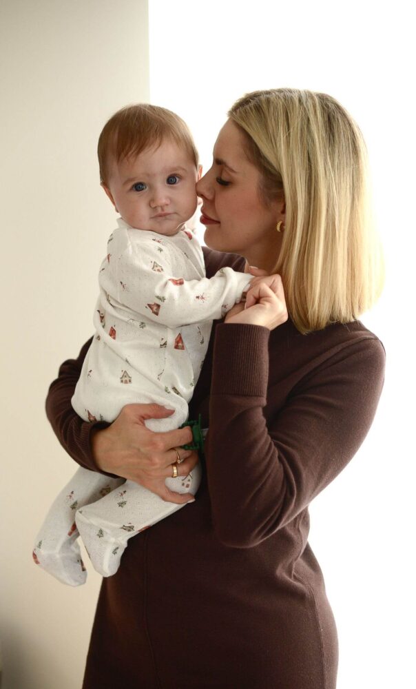Peleles de bebé calados ciudad invernal