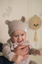 Czapeczka Wełna Merino całoroczna dla dzieci i niemowląt - jasny beż - obrazek 2