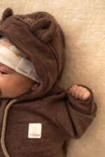 Kombinezon niemowlęcy z Wełny Merino wiosenno-letni czekolada - obrazek 4