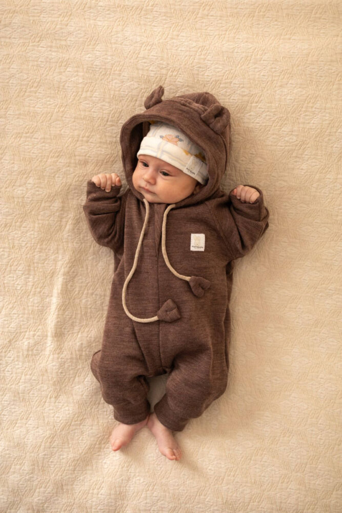 Kombinezon niemowlęcy z Wełny Merino wiosenno-letni czekolada