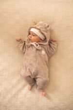 Kombinezon niemowlęcy z Wełny Merino wiosenno-letni jasny beż