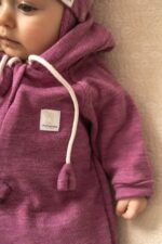 Kombinezon niemowlęcy z Wełny Merino wiosenno-letni wrzosowy róż - obrazek 2