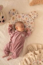 Kocyk muślinowy dla niemowląt (czterowarstwowy) / otulacz dwustronny z falbanką Pastelowe kwiatuszki - obrazek 3