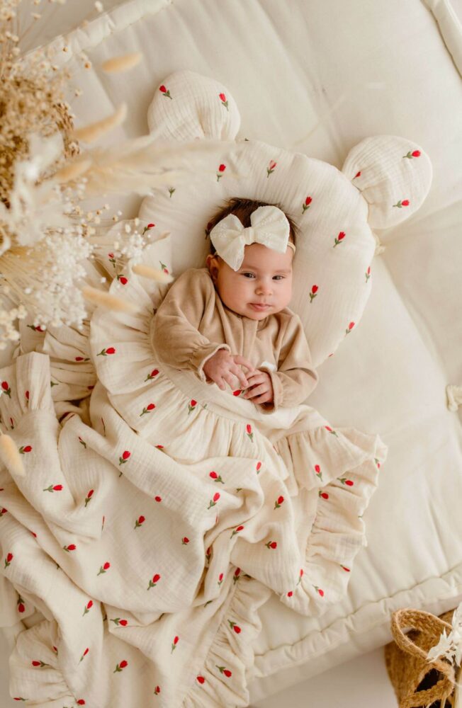 Kocyk muślinowy dla niemowląt (czterowarstwowy) / otulacz dwustronny z falbanką haftowane tulipany