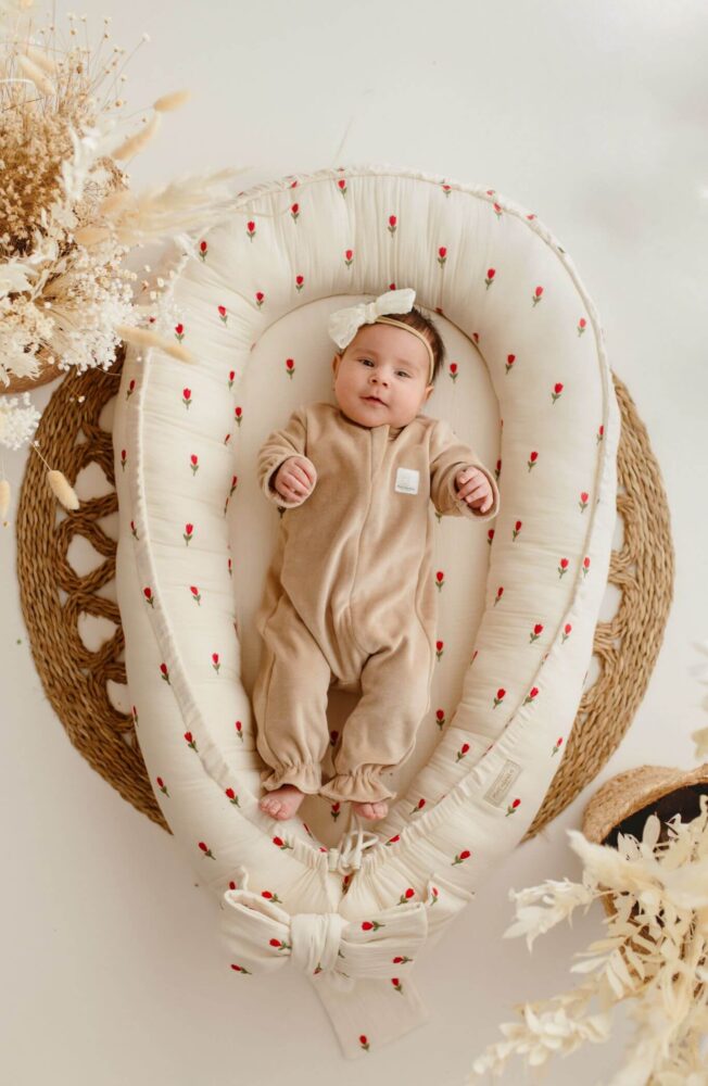 Kokon niemowlęcy premium haftowane tulipany (+ materac i prześcieradło)