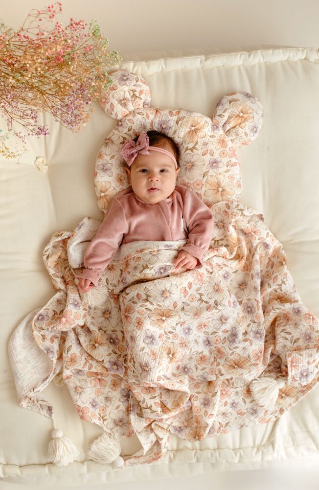 Otulacz muślinowy dla niemowląt (dwuwarstwowy) / jednostronny z chwostami Pastelowe kwiatuszki