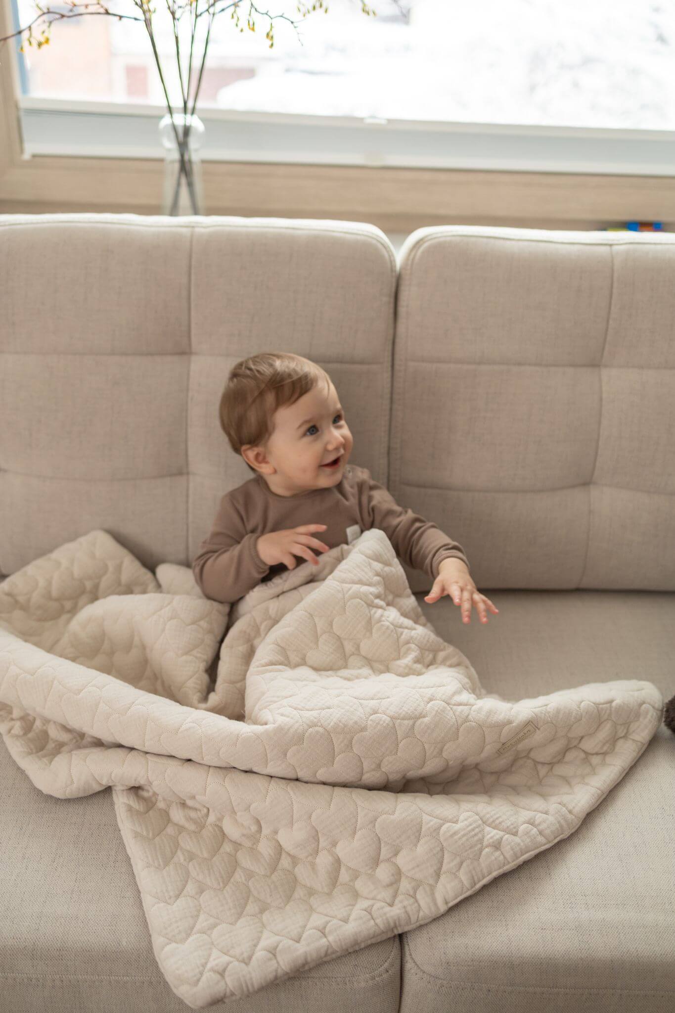 Pościel muślinowa premium dla dzieci i niemowląt pikowane serduszka beż2 Kocyk kołderka dla dzieci muślin pikowany serduszka beżowe - obrazek 1