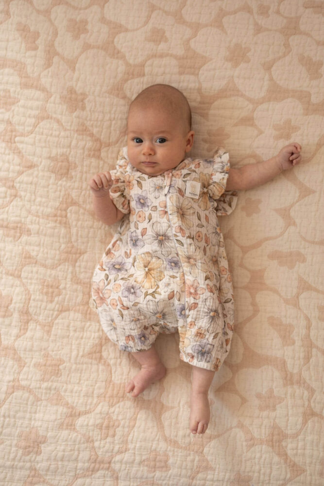 Rampers niemowlęcy muślinowy letni pastelowe kwiatuszki