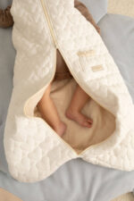 Śpiworek muślinowy do spania pikowane serduszka śmietanka - obrazek 4