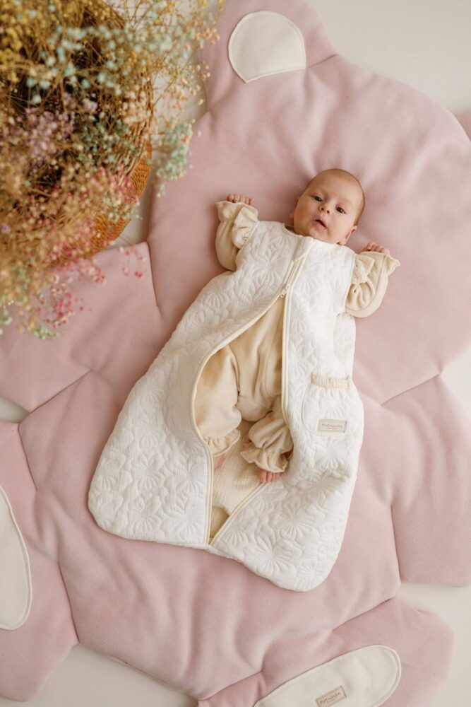 Śpiworek muślinowy do spania pikowane kwiatuszki śmietanka