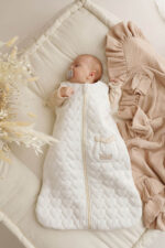 Śpiworek muślinowy do spania pikowane serduszka śmietanka