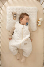 Saco de dormir de muselina con piernas, corazones acolchados, color crema