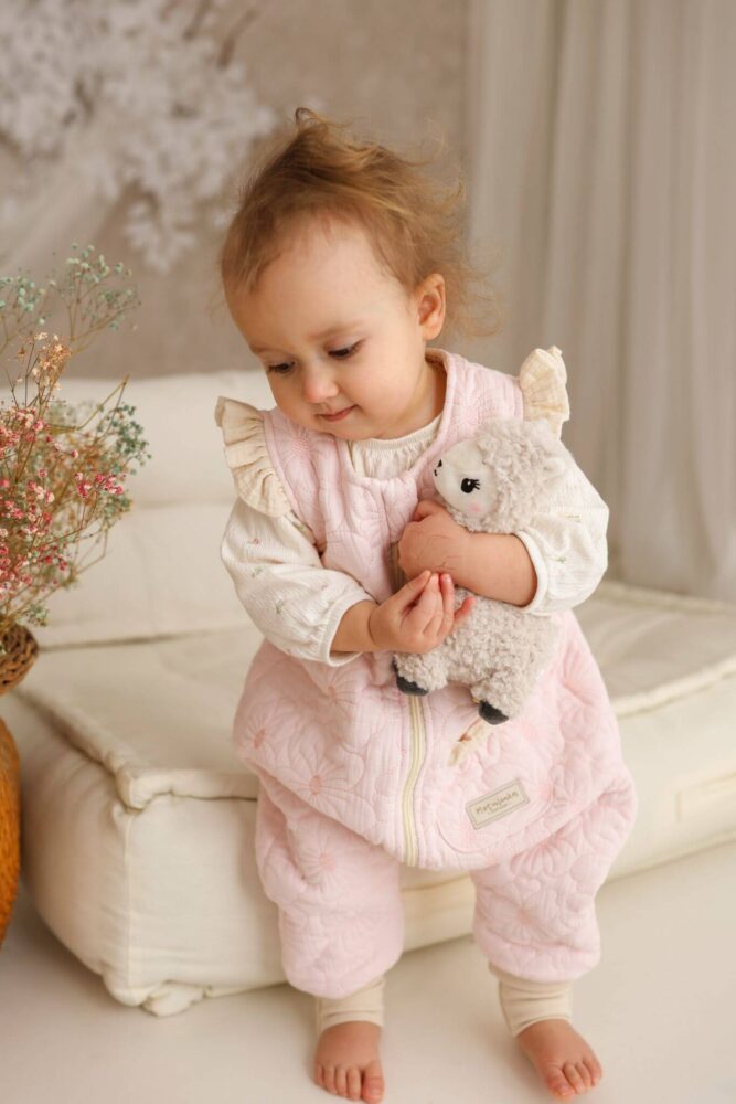 Śpiworek z nogawkami muślinowy do spania pikowane kwiatuszki pudrowy róż