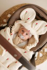 Otulacz do fotelika muślinowy premium Haftowane tulipany – natural - obrazek 2