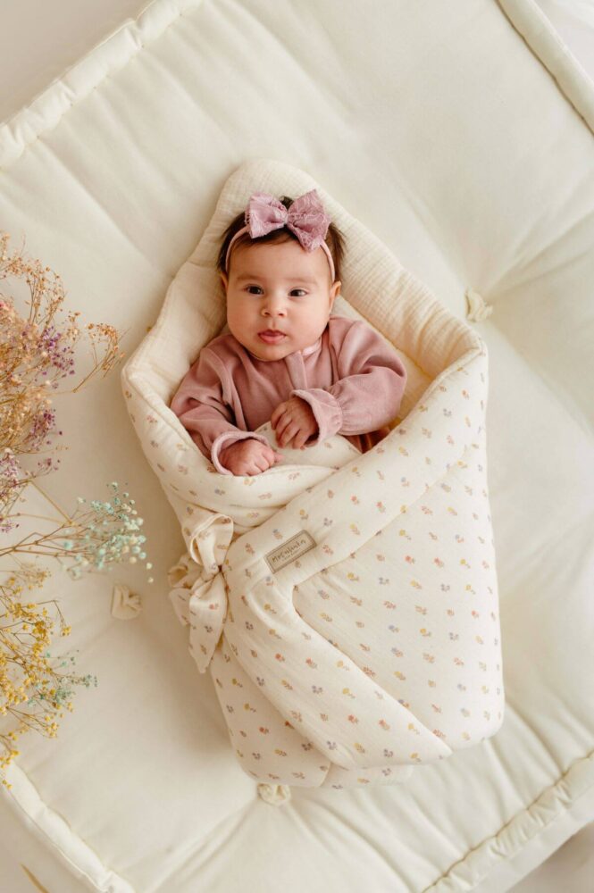 Rożek niemowlęcy muślinowy kwiecista łączka - natural