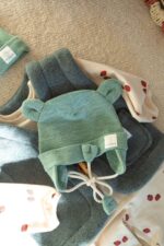 Czapeczka Wełna Merino wiązana całoroczna dla dzieci i niemowląt - pastelowa zieleń