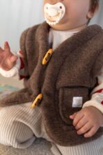 Kamizelka dziecięca z wełny merino czekolada - obrazek 2