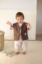 Kamizelka dziecięca z wełny merino czekolada - obrazek 4