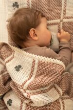 Kocyk dziecięcy dziany bawełniany z poduszką - koniczynka - obrazek 5