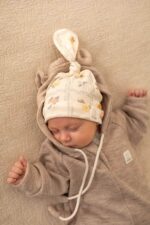 Czapeczka ażurkowa dla dzieci i niemowląt kwiatuszki w kratce